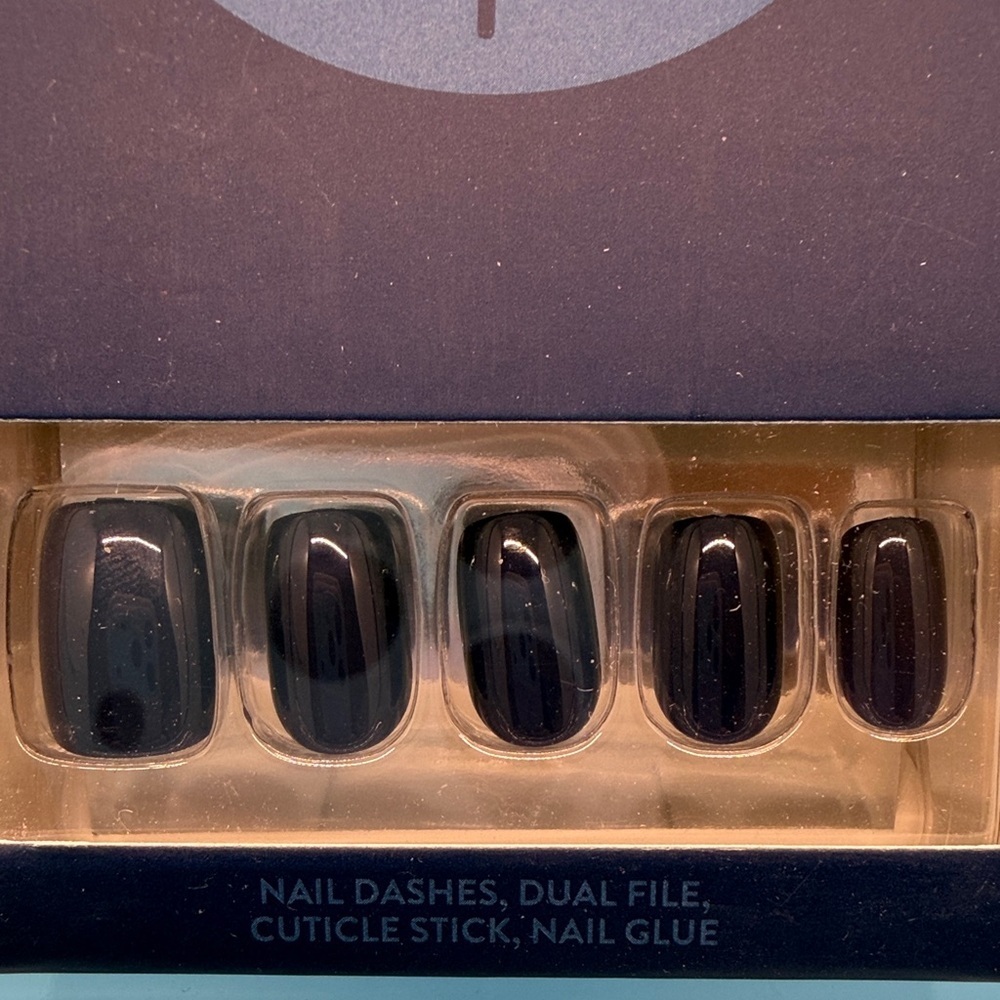 Red Aspen Acrylic Nail Dashes - Elegant Black - Picture 2 of 5